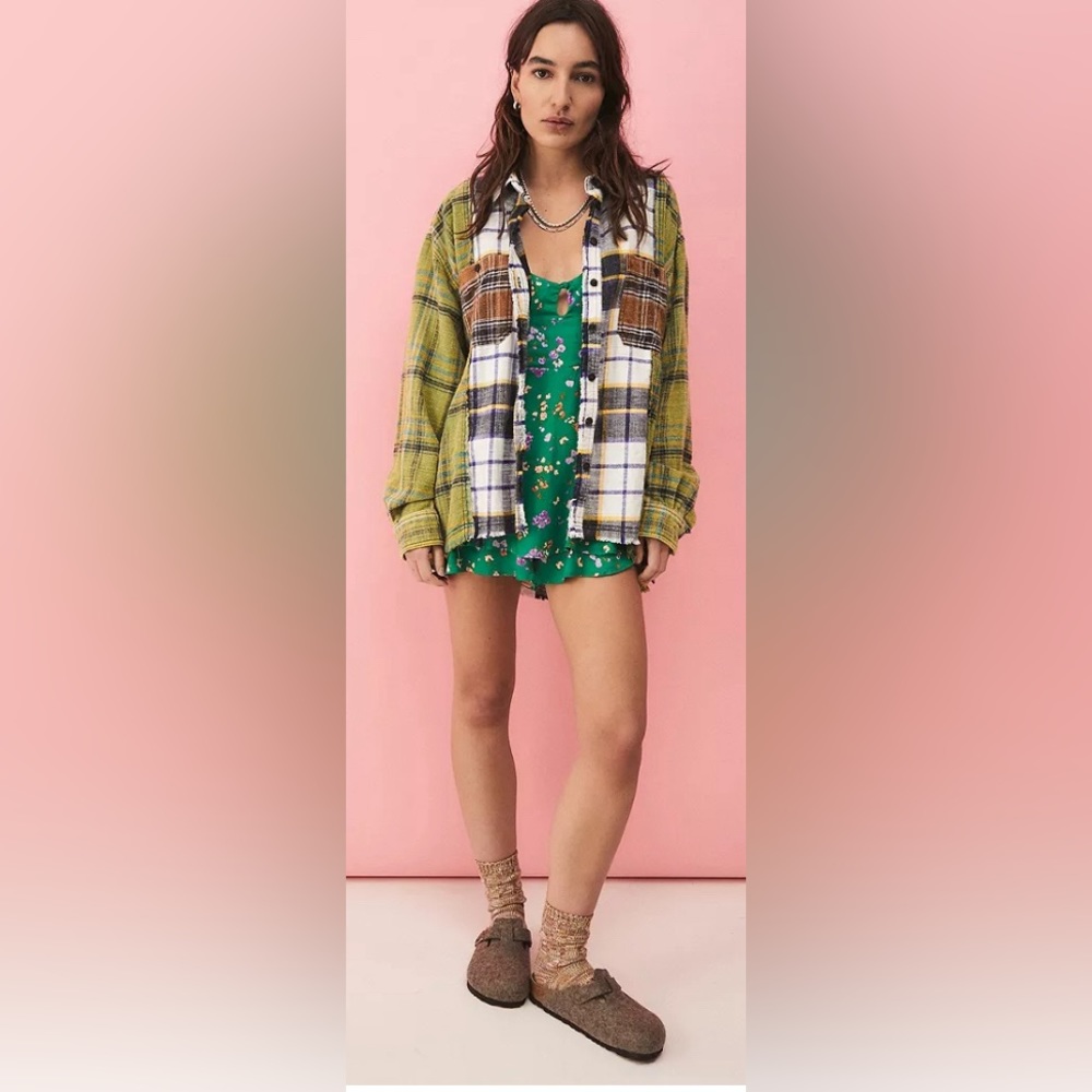 Urban Outfitters kelly green romper with flowers - Picture 5 of 10
